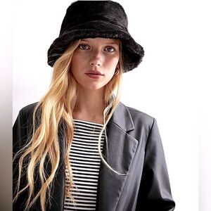 Elegant Black Faux Fur Bucket Hat